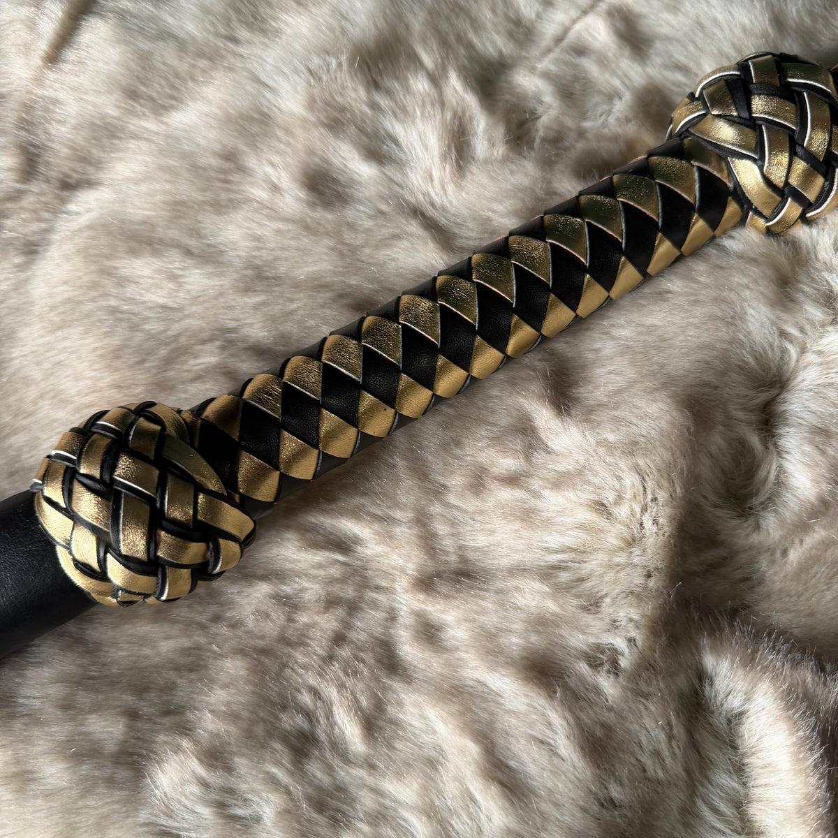 Goldfinger | Black Cowhide Dragon Tail